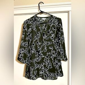 Maurices 3/4 sleeve V-neck lightweight top
